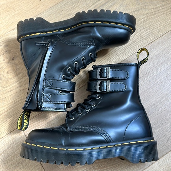 Dr. Martens 1460 8-Eye Bex Buckle Boot - Black size 6 women’s - Picture 2 of 7